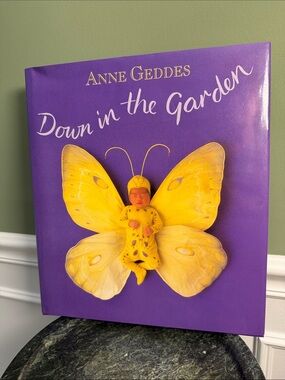 Book -Anne Geddes- Down in the Garden- Large Hardcover -NWOT